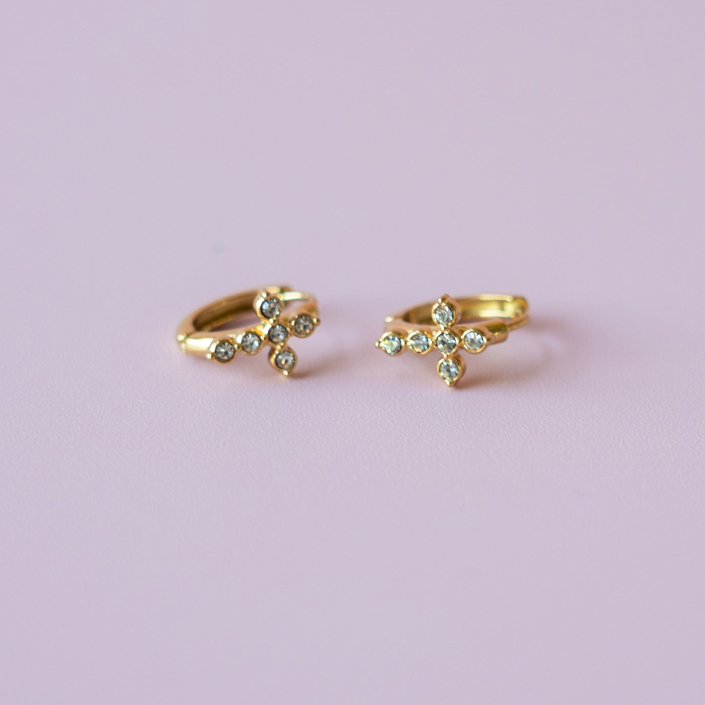 Cruz Brillante Mini Hoops💧